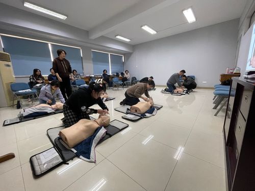 發(fā)揮黨員專業(yè)特長，踐行生命教育之行——護理學(xué)院急救培訓(xùn)與教育咨詢服務(wù)活動紀實